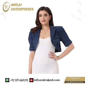 Veste en jean court pour femme avec col à revers à manches courtes Design universitaire respirant Décoration de perles remplies de coton teint uni - Product Image 3