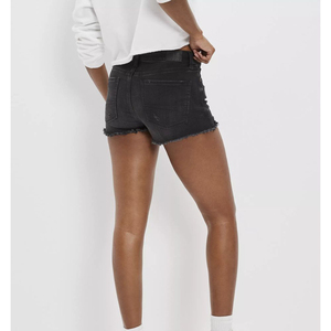 Pantalones cortos de mezclilla negros personalizables al por mayor para mujer, pantalones cortos de verano de cintura alta, transpirables, dobladillo lavado, bolsillos con bordes - Product Image 4