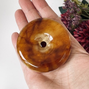 Pendentif Donut en Ambre Baltique Orange et Blanc, Collier Cercle en Ambre Naturel ; Pendentif Donut en Ambre Naturel Forme Cercle Unisexe - Product Image 3