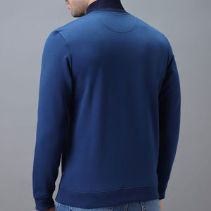 Una sudadera fiable con media cremallera para hombre diseñada para mantenerte cómodo, ya sea que estés descansando trabajando desde casa o saliendo al exterior - Product Image 3