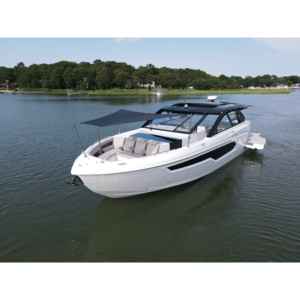 Cruisers Yachts 50 GLS OB 2025, yacht de luxe pour patrouille/visite touristique/pêche, moteur hors-bord Mercury, capacité de carburant de 660 gallons - Product Image 6