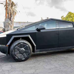 Serie Foundation 2024, 600 hp, Motor Dual, Tracción en las Cuatro Ruedas, Exoesqueleto de Acero Inoxidable, Volante a la Izquierda, Cuero, Edición Limitada - Product Image 4