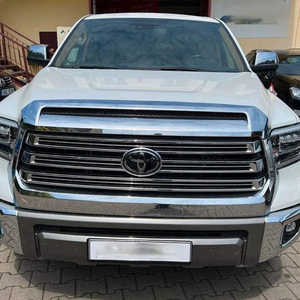 Toyota Tundra 2024 Usada GCC, Camioneta Automática, Aleación de Aluminio Oscuro R17, Asientos de Cuero, Techo Panorámico, Cámara Trasera 360 - Product Image 1