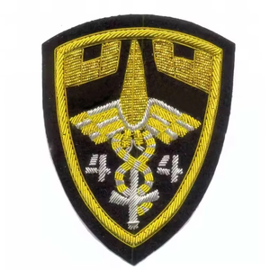 Insignias bordadas en 3D profesionales hechas a mano, parches personalizados en forma de corazón, ropa de moda, decoraciones de marca, cuentas bordadas a mano - Product Image 5