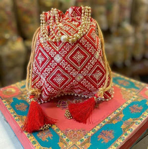 Bolso de muñeca con bordado Chikankari hecho a mano indio, forro de satén de algodón Unisex, regalo de boda/recuerdo de fiesta, moneda Potli String - Product Image 1