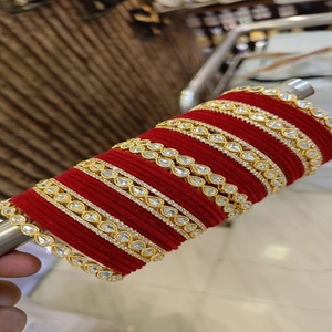 Ensemble de bracelets Kundan de haute qualité pour femmes avec finition au toucher velours Bracelets de mariée ethniques indiens traditionnels pour une occasion spéciale - Product Image 1