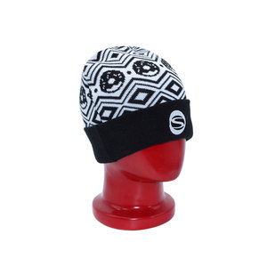Bonnet tricoté personnalisé en gros – Usine de bonnets d'hiver chauds en acrylique pour hommes et femmes – Idéal pour les marques de vêtements streetwear et les détaillants - Product Image 4