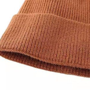 Gorro de punto de invierno con logotipo personalizable, forro polar grueso, cálido y acogedor con forro de satén, gorro jacquard con letras - Product Image 6