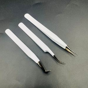 Pince à épiler professionnelle pour extensions de cils avec pointe en plasma blanche et logo personnalisé en acier inoxydable, prise parfaite, longueur 11 cm, vente en gros - Product Image 1