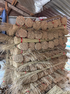 Palos de escoba de coco confiables elaborados con hojas de Coco para exportación y mercados locales - Product Image 4
