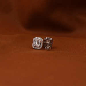 3,50 CT Lab Grown Diamond Emerald Cut Tiney Round Diamond Halo Setting Stud Pendientes 18KT Pendiente de oro sólido Regalo para mujeres - Product Image 3