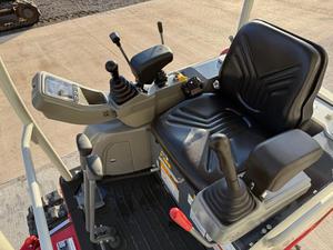 ENVÍO GRATUITO Miniexcavadora TAKEUCHI TB216 de 16 HP, con cabina abierta, motor diésel, cucharón de enganche rápido, certificación EPA y CE, sistema hidráulico auxiliar, 2 velocidades, PLC. - Product Image 6