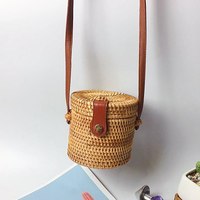 Tas Clutch Wanita Anyaman Rotan Vintage Buatan Tangan Warna Alami Lapisan Katun Dekorasi Kancing Pengunci Pita untuk Musim Panas dan Pantai MPL