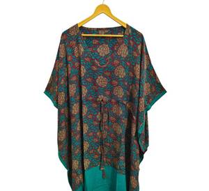 Kimono de Sari de Seda Reciclada Vintage de la India, Estampado Floral, Largo, Hecho a Mano, Ropa de Dormir de Verano, Color Verde - Product Image 4