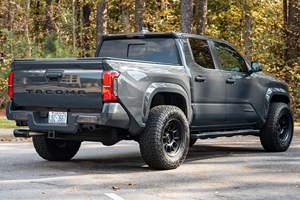 รถกระบะโตโยต้า ทาโคมา SR5 ปี 2024 มือสอง เครื่องยนต์เทอร์โบ 4 สูบ เบาะหนัง ยาง R21 ภายในสีอ่อน หลังคาซันรูฟแบบพาโนรามา ไมล์น้อย - Product Image 4