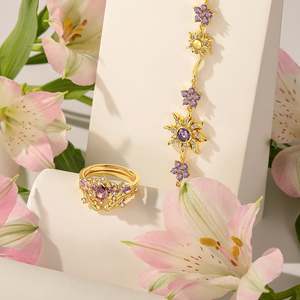 Bracelet à breloques Jeulia en or avec pierre violette et motif tournesol, tendance - Product Image 5