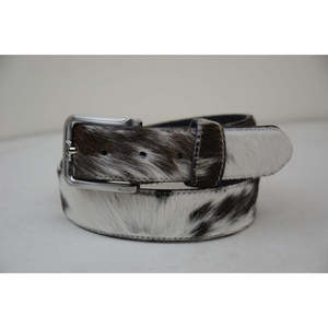 Cinturón de Cuero Vacuno Negro de Alta Calidad, Hecho a Mano, Estilo Vaquero Vintage, Logotipo Personalizado, Pedrería, Cobre, Cuero Genuino con Pelo - Product Image 4