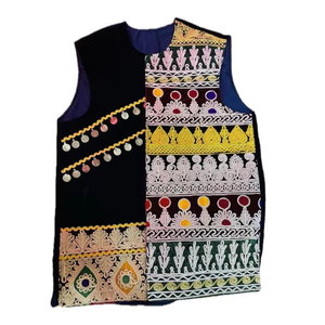 Gilet traditionnel pour hommes en rouge et bleu vif avec broderie dorée et décoration en dentelle Vêtements d'extérieur respirants pour l'hiver - Product Image 2