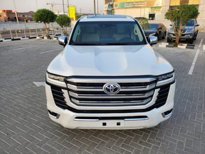 Toy ota Land Cruiser 2022 à vendre essence chaude Diesel tout neuf d'occasion gaucher haut faible kilométrage intérieur de luxe moteur V8 4x4Clean - Product Image 2