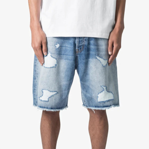 กางเกงยีนส์ขาสั้นทรงหลวมสไตล์วินเทจสีน้ำเงินสำหรับผู้ชาย ผ้าฝ้าย 100% แต่งขอบดิบ ขาดรุ่ย ตกแต่งด้วยหมุดและจี้ประดับที่ตะเข็บด้านนอก - Product Image 1