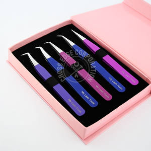 Pinzas de Extensión de Pestañas de 90 Grados de Alta Demanda con Punta de Fibra, Acero Inoxidable, Agarre Antideslizante Mega Boot, Herramienta para Pestañas - Product Image 1