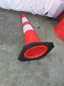 Cono de Seguridad Vial Wesure, 100 cm de Altura, Base de 490x490 mm, PE+Goma, Cono de Seguridad Vial de Alta Visibilidad - Product Image 3