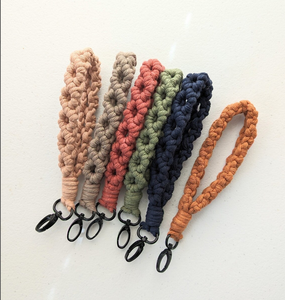 Llavero de Macramé Hecho a Mano de Moda - Product Image 2
