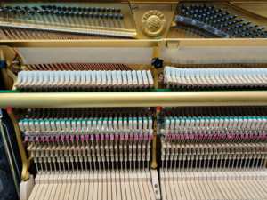 Piano droit Yamaha U3M Japon, acoustique, noir poli, remis à neuf, haute qualité, durable, professionnel, U3, longue durée de vie - Product Image 3