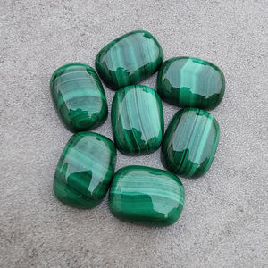 หินอัญมณีทรงหลวมมาลาไคต์ธรรมชาติสีเขียวทรงเบาะทรงสี่เหลี่ยมขัดเงาด้านหลังเรียบมีทุกขนาด - Product Image 5