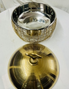 Casserole luxueuse en métal couleur or en acier avec couvercle Compatible par induction de frottement Serveur de nourriture filaire de meilleure qualité - Product Image 6