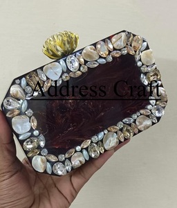 Pochette en résine Travail de la pierre pour les femmes Tenue de fête Embrayage de soirée Embrayage Look en résine Utilisation de cadeaux Disponible à l'adresse Artisanat Inde - Product Image 4