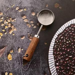 Impresionantes tazas medidoras de acero inoxidable con mango grande de madera para hornear y cocinar herramientas precisas Juego de 8 piezas de la mejor calidad - Product Image 5