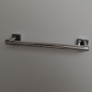 Porte-serviettes en métal de qualité supérieure avec détail en bronze gravé Artisan artisanal offrant un accent décoratif pour les intérieurs - Product Image 3