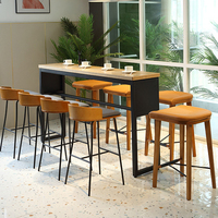 Ensemble de salle à manger moderne pour restaurant, table et chaises en bois et cuir pour hôtel et café