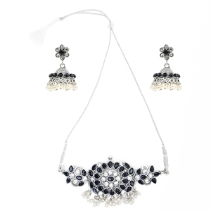 Collar de Aleación de Zinc Oxidado en Blanco y Negro con Diseño de Flores Doradas y Números, Cadena Religiosa Moderna para Bodas con Imitación de Diamantes - Product Image 3