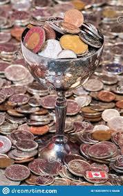 แก้วไวน์ทองเหลืองแกะสลักอย่างประณีต ถ้วยโลหะทำมือสไตล์วินเทจ แก้วน้ำดีไซน์โบราณ ของตกแต่งบาร์ ของขวัญงานแต่งงาน - Product Image 5