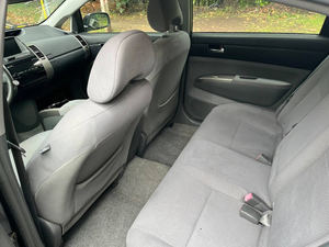 NEATLY USADO 2009 To-y-o-ta P-rius FWD - Product Image 2