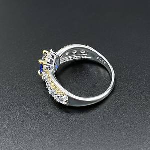 Anillo de compromiso de oro sólido de 18 quilates para mujer de alta calidad, joyería clásica de boda con moissanita cultivada en laboratorio azul, Diamante certificado por IGI - Product Image 4