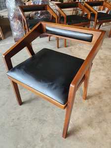 Silla de Comedor de Cuero Sintético de Imitación Original en Oferta, Muebles de Restaurante de Madera Maciza Ergonómicos de Estilo Europeo Moderno y Transicional - Product Image 4