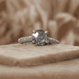 Anillo de Boda de Plata de Ley con Moissanita Cultivada en Laboratorio de 1.50 Quilates, Corte Redondo, Color Blanco Grisáceo, Estilo Vintage, Engaste de Garras, para Mujer - Product Image 1