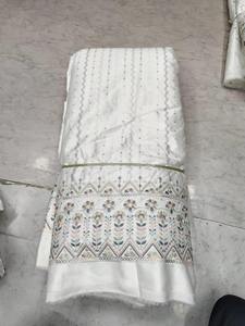 Tissu satiné Dobby Malai brodé de qualité supérieure (soie/coton) pour tenues de mariage vêtements de fête vêtements de créateur-antistatique - Product Image 4