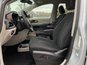 Nouvelles ventes authentiques d'occasion Incroyable d'occasion 2022 C-h-r-y-s-l-e-r Voyager LX FWD - Product Image 2