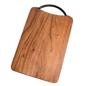Planche à découper en bois d'acacia décorative de designer fabuleuse avec poignée de coupe intérieure Planche à découper et à servir de cuisine Prix d'usine - Product Image 1