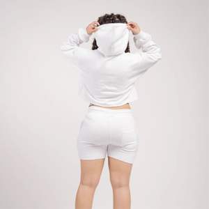 Ensemble haut court et short en polaire pour femmes-Vêtements de détente deux pièces doux et confortables, idéaux pour une tenue décontractée et un confort quotidien - Product Image 4