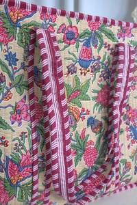 Sac fourre-tout matelassé en coton fait à la main pour femmes Logo personnalisé écologique hiver été Style floral fermeture éclair parfait - Product Image 2