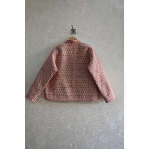 Chaqueta Acolchada Tejida a Mano con Botones y Estampado Floral en Bloques de Algodón Natural, Ropa de Invierno Cálida y Sostenible de Manga Larga - Product Image 4