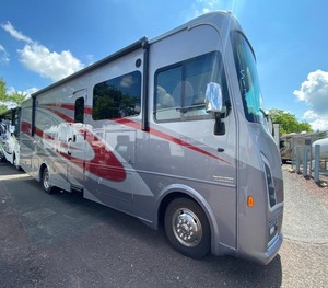 Producto en Oferta: Nuevo y Confortable Winnebago Sunstar 31B 2025, Listo para la Venta - Product Image 1