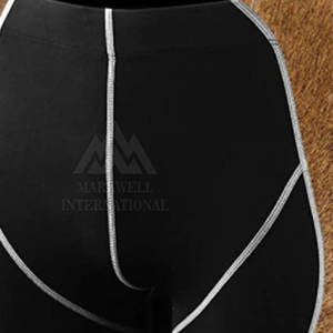 กางเกงขาสั้นออกกำลังกายแบบรัดรูป ระบายอากาศ แห้งเร็ว สตรีทแวร์ ขนาดสั่งทำได้ สำหรับผู้ชาย - Product Image 5