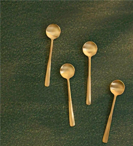 Cuillères décoratives en laiton, lot de 4, avec finition miroir plaqué or, écologiques, pour la vaisselle de table, les mariages et les cadeaux - Product Image 1