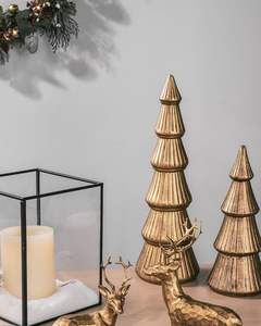 Ornement suspendu d'arbre de Noël en bois doré fabriqué à la main décor de vacances rustique parfait avec un attrait festif unique et un design - Product Image 5